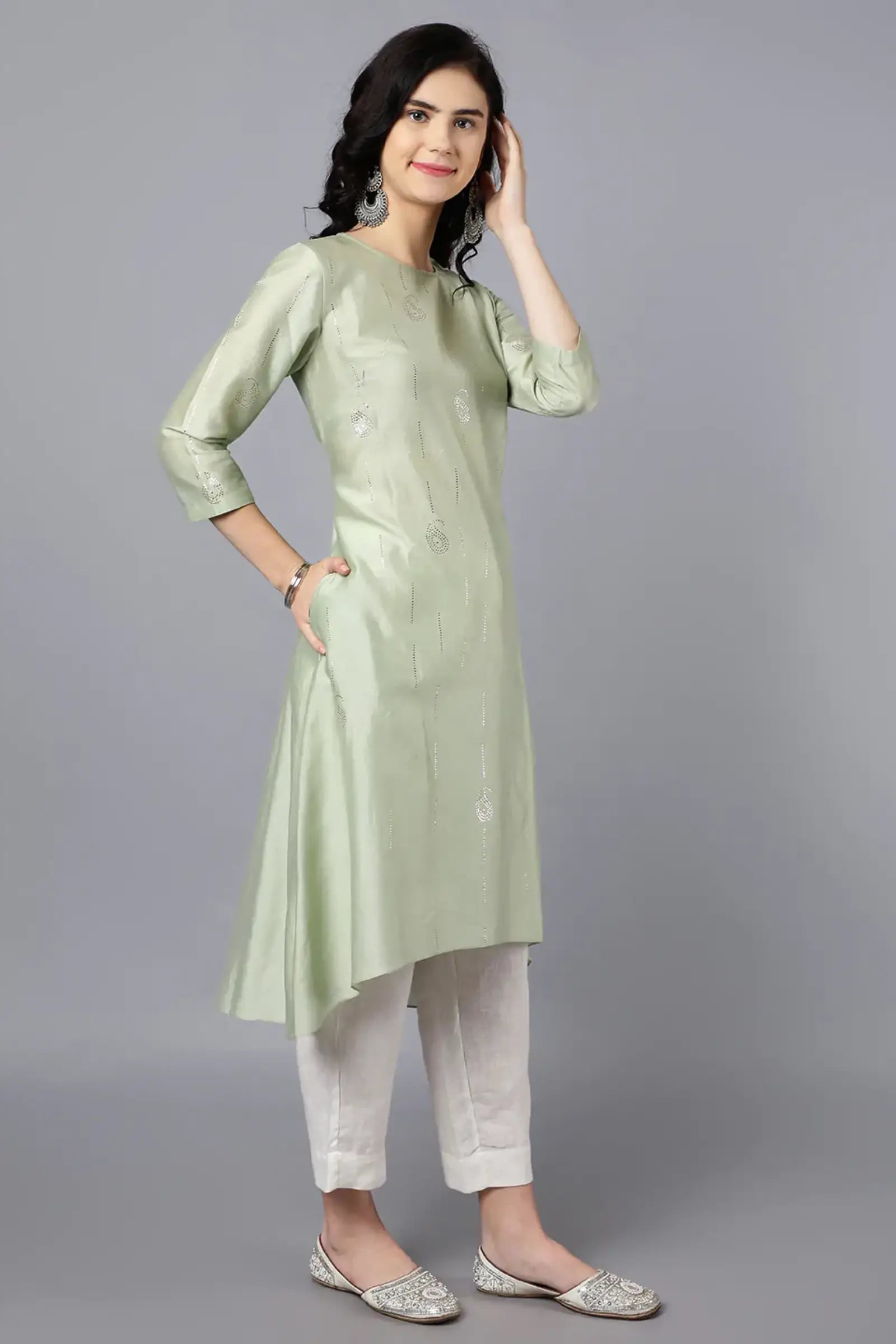 chanderi kurta with mukaish work spread all over front.