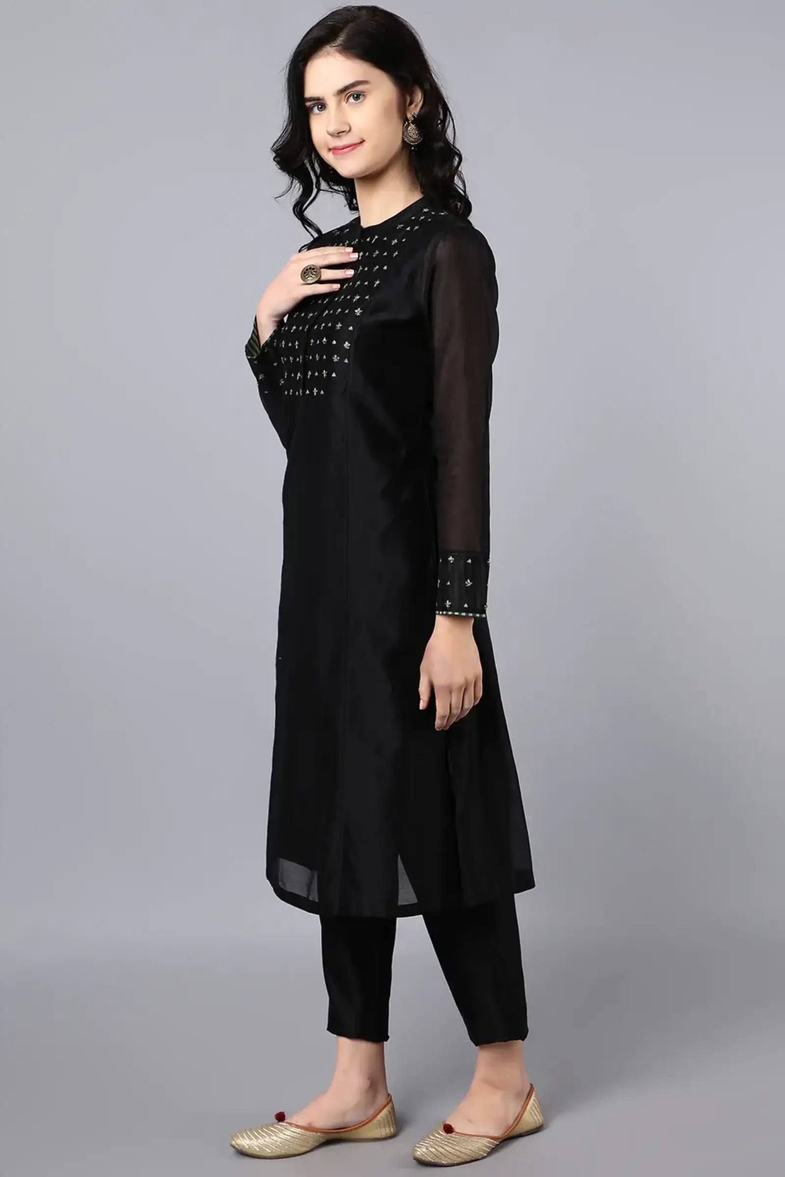 Cupro silk kurta with embroidered buta on chest