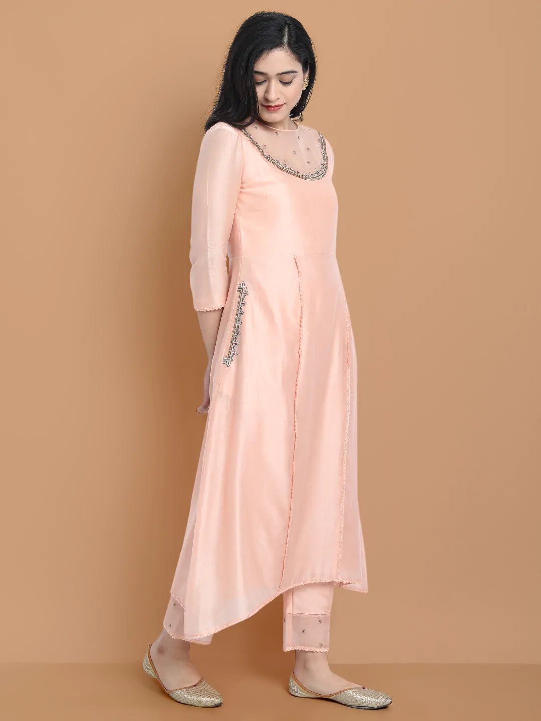 Yarn dyed chanderi kurta accentutated with hand machine embroidery on the textured shoulder yoke