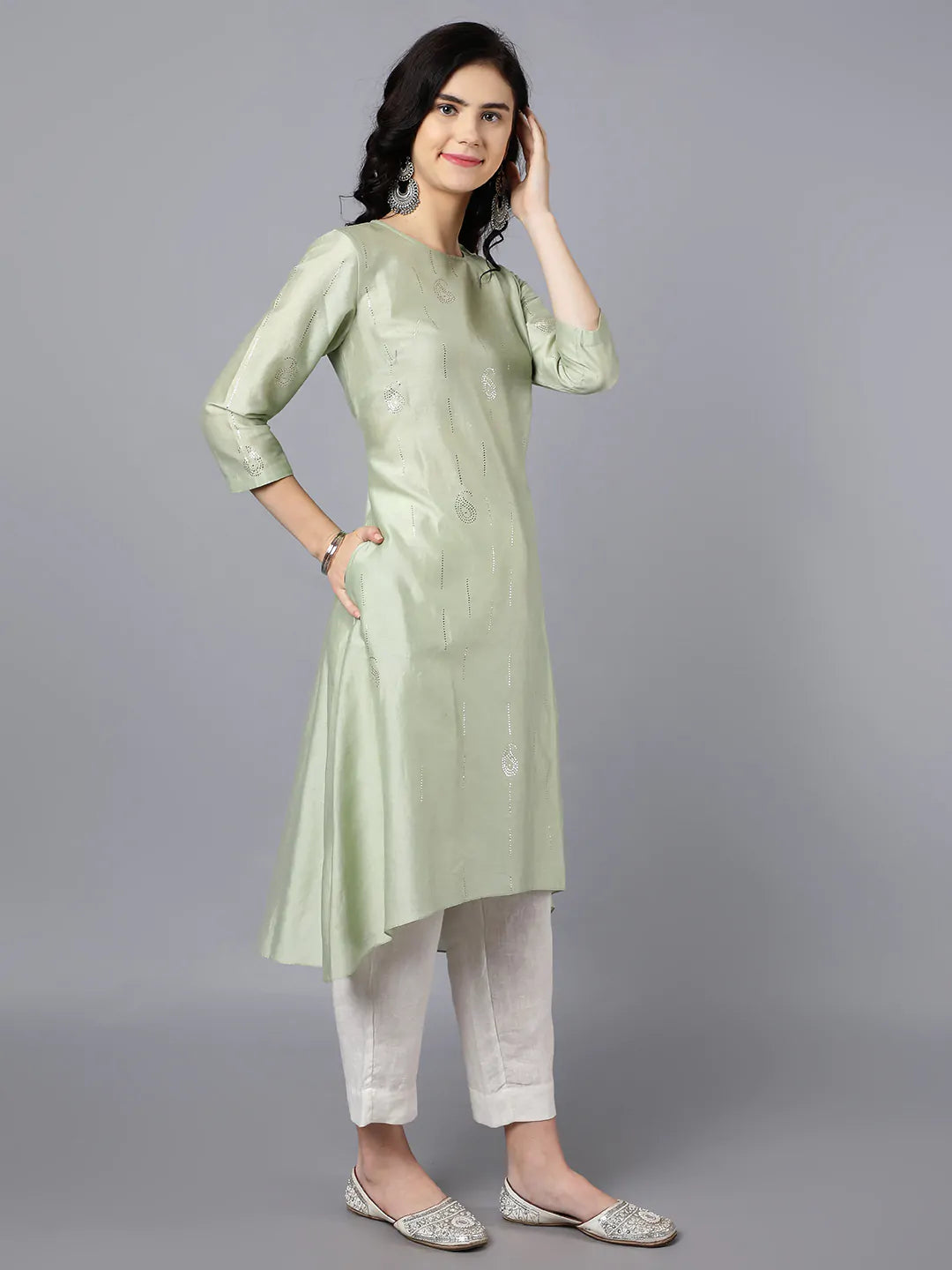 chanderi kurta with mukaish work spread all over front.