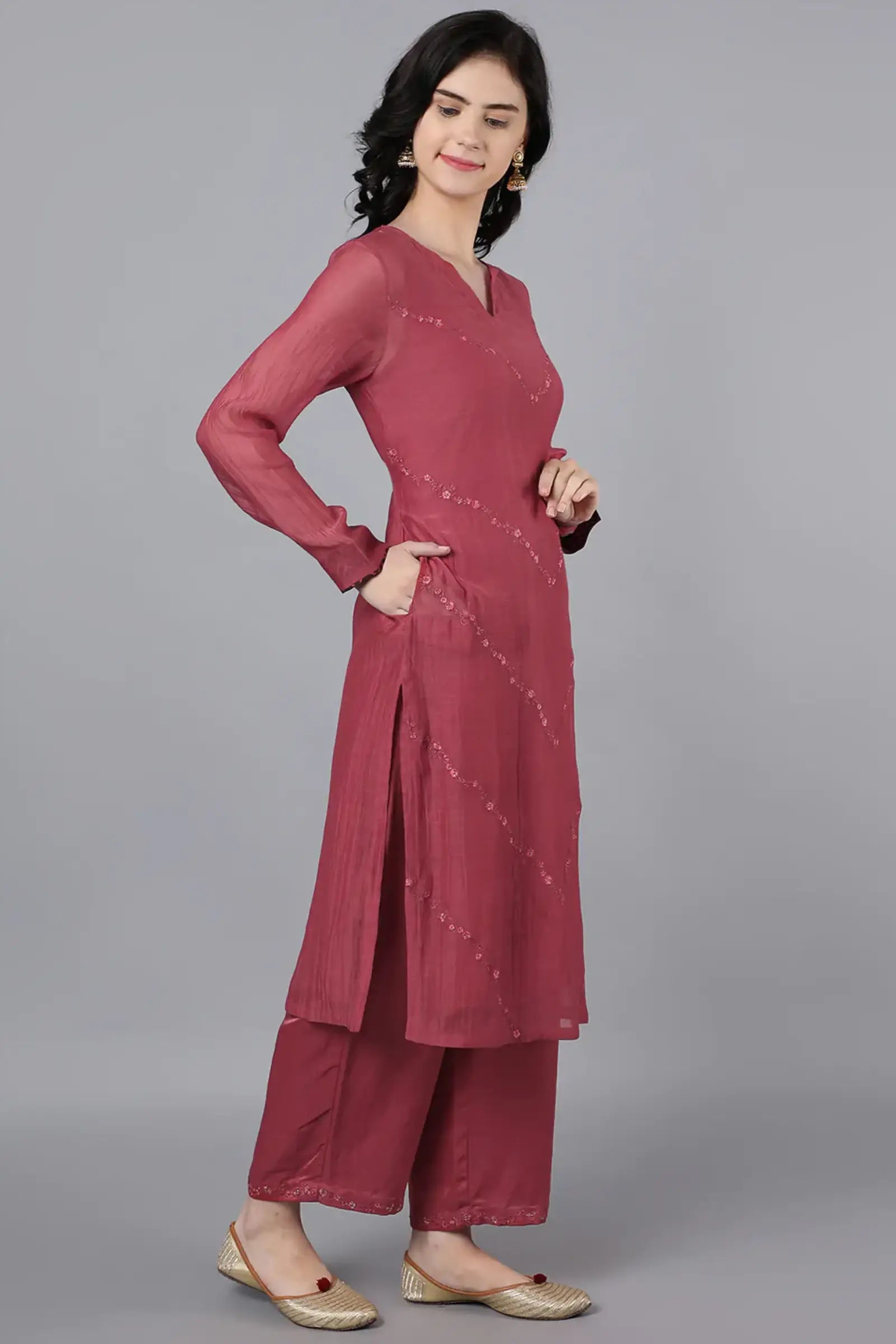 V neck chanderi kurta paired with farshi pant