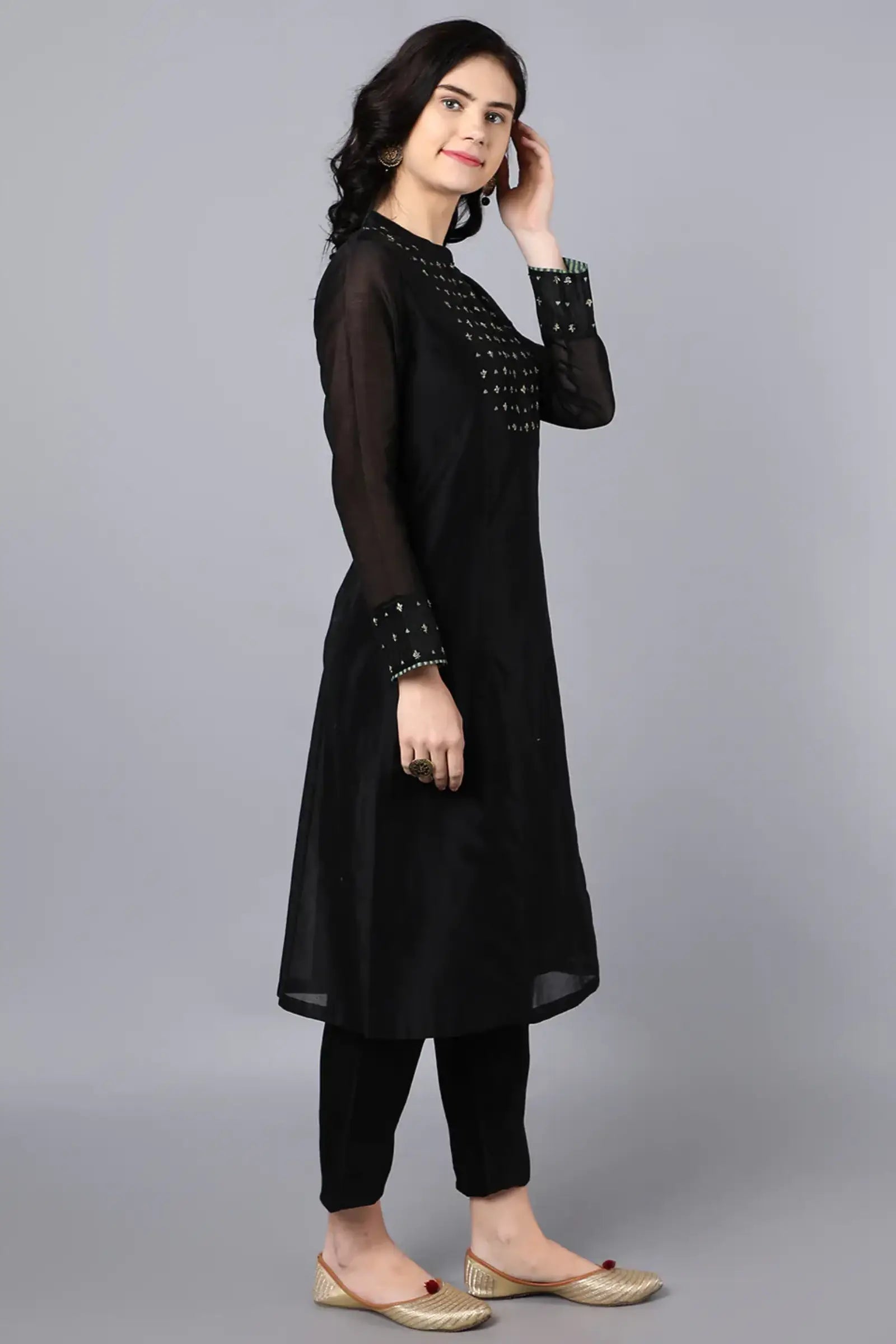Cupro silk kurta with embroidered buta on chest