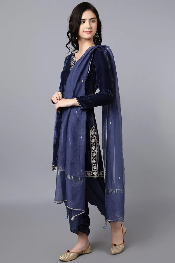 kurta in silk velvet with motifs on neck and bottom