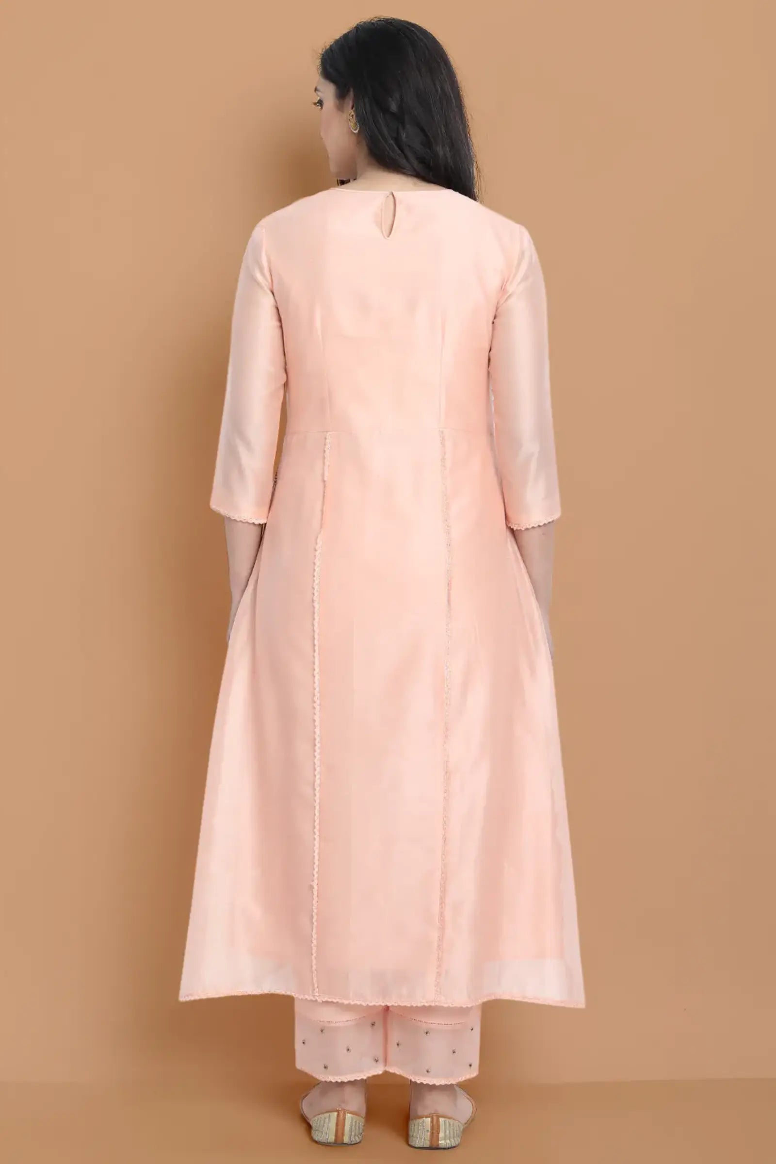 Yarn dyed chanderi kurta accentutated with hand machine embroidery on the textured shoulder yoke