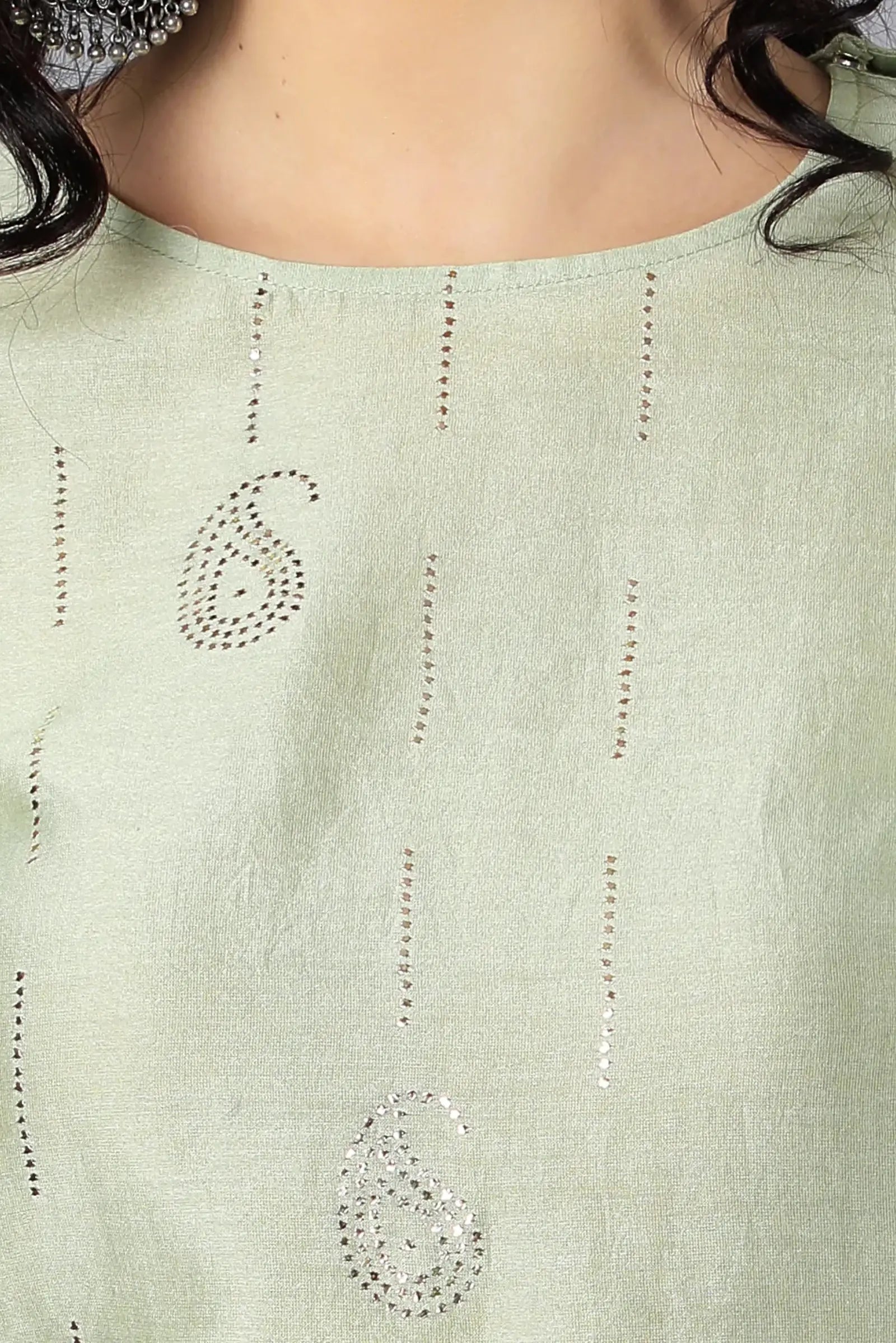 chanderi kurta with mukaish work spread all over front.