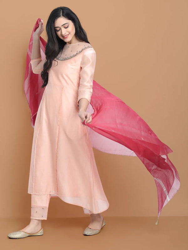 Yarn dyed chanderi kurta accentutated with hand machine embroidery on the textured shoulder yoke