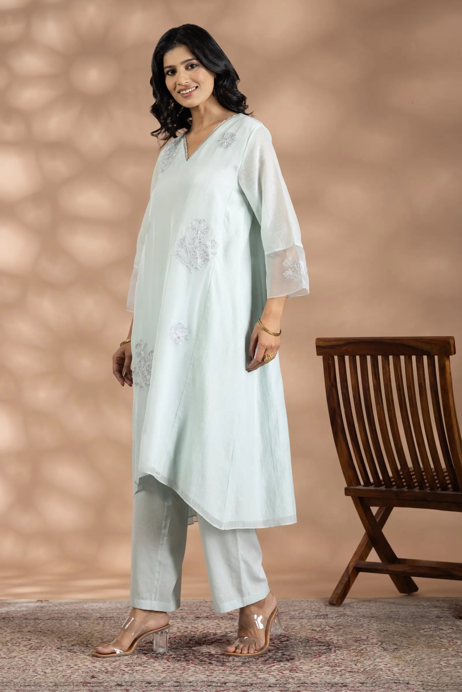 Kurta With Zari Floral Motifs Set