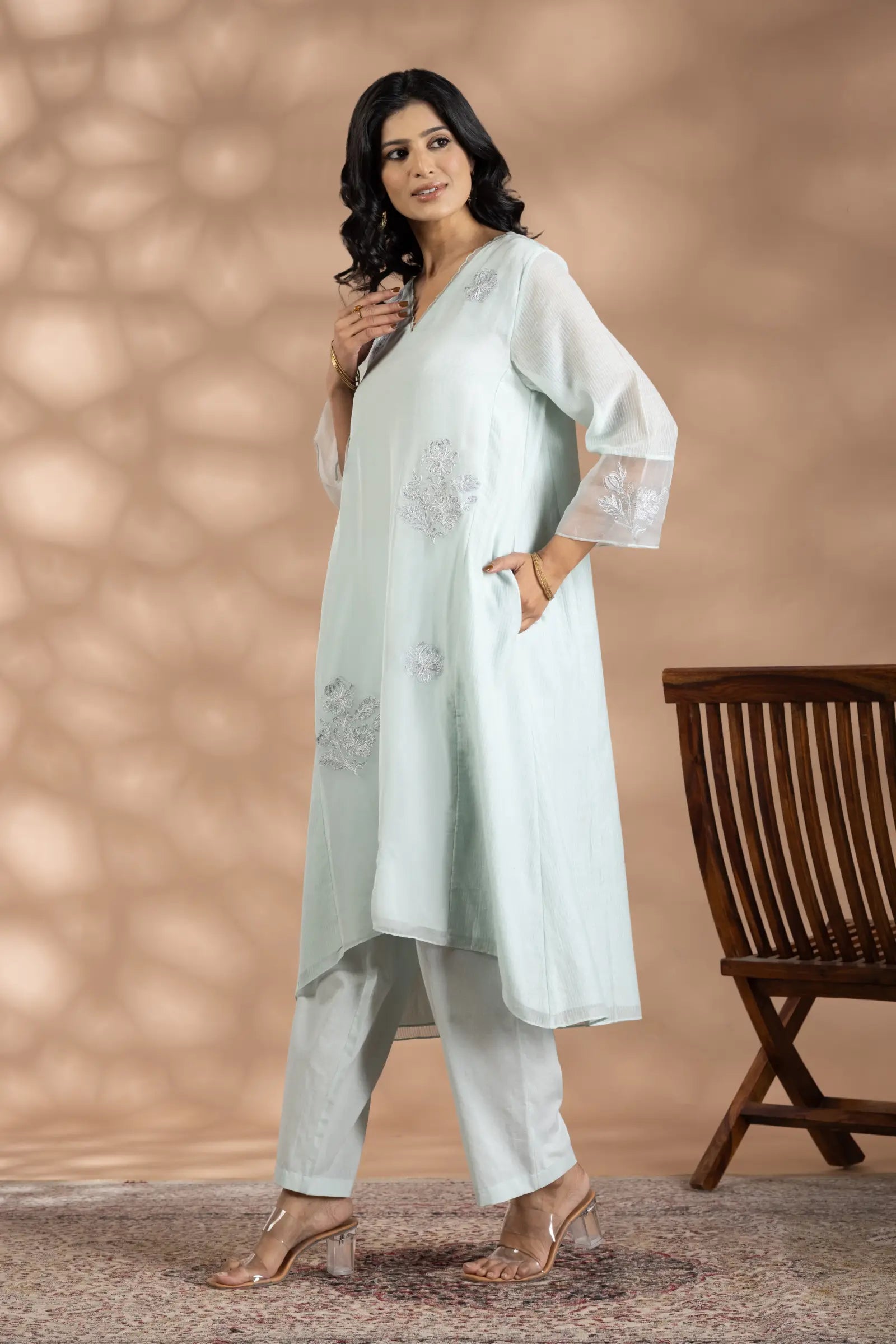 Kurta With Zari Floral Motifs Set
