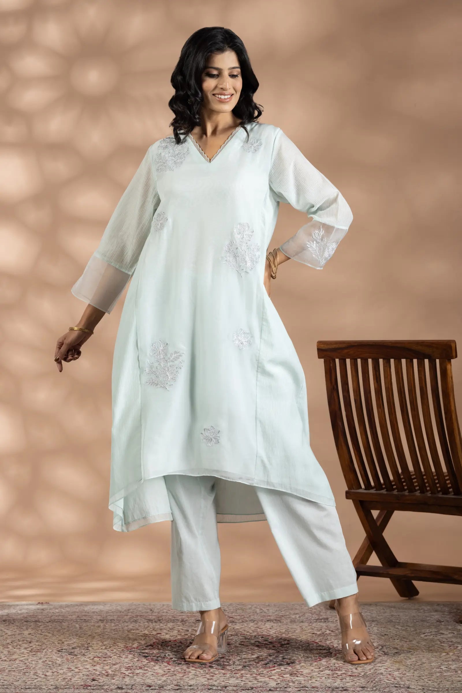 Kurta With Zari Floral Motifs Set