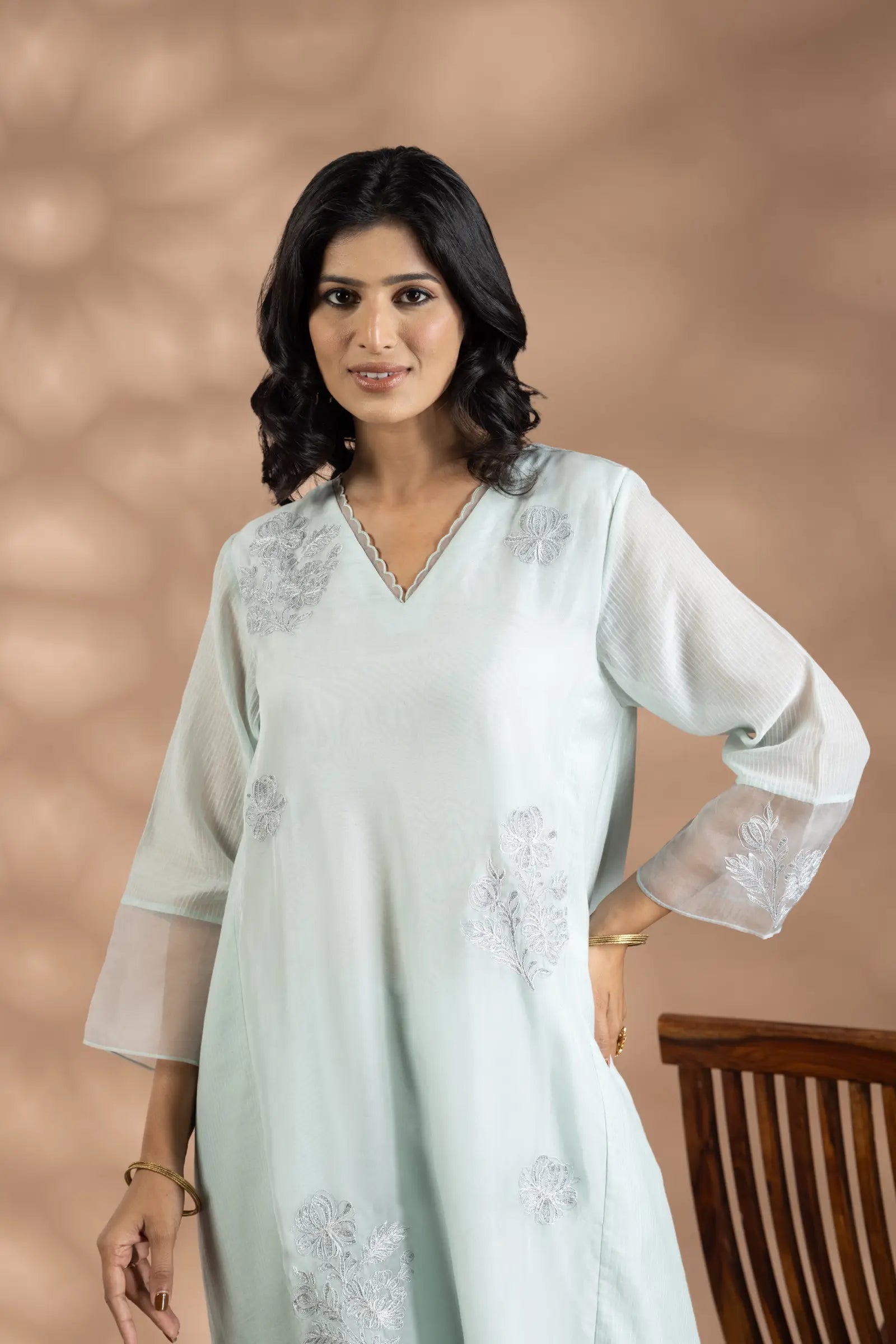 Kurta With Zari Floral Motifs Set
