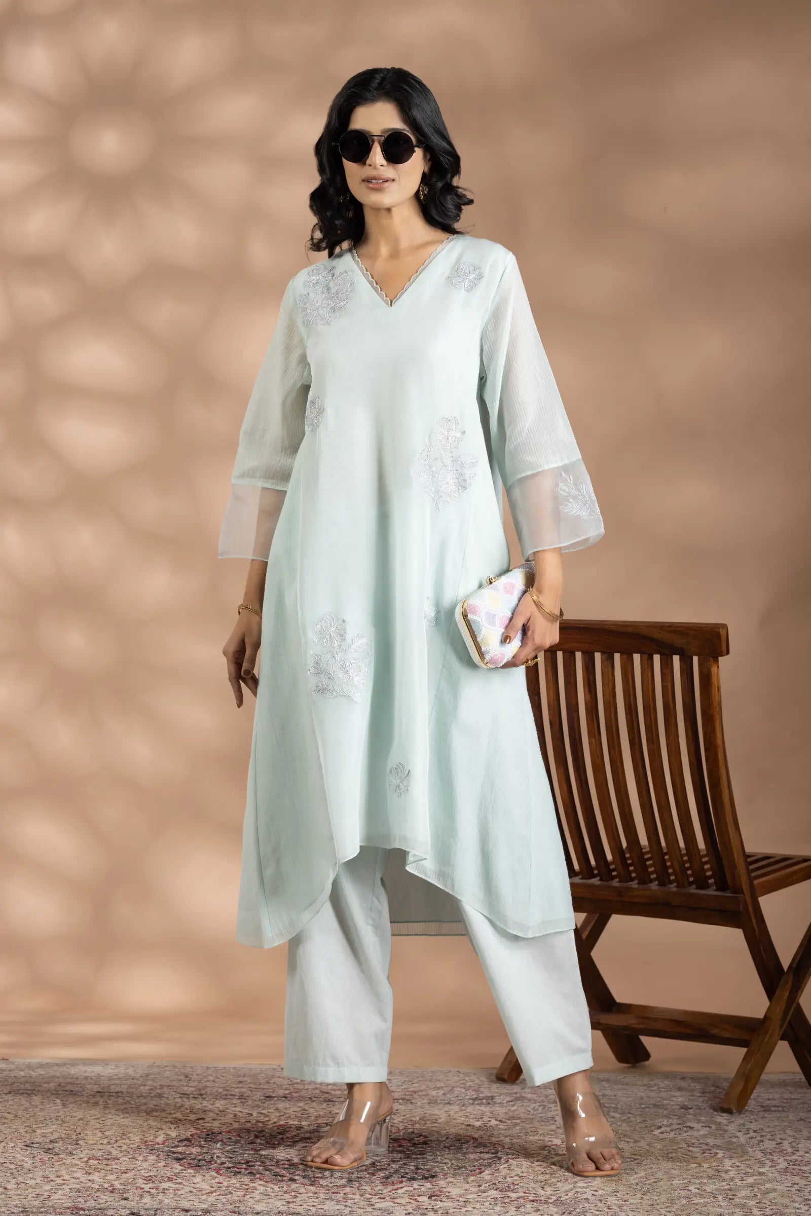 Kurta With Zari Floral Motifs Set