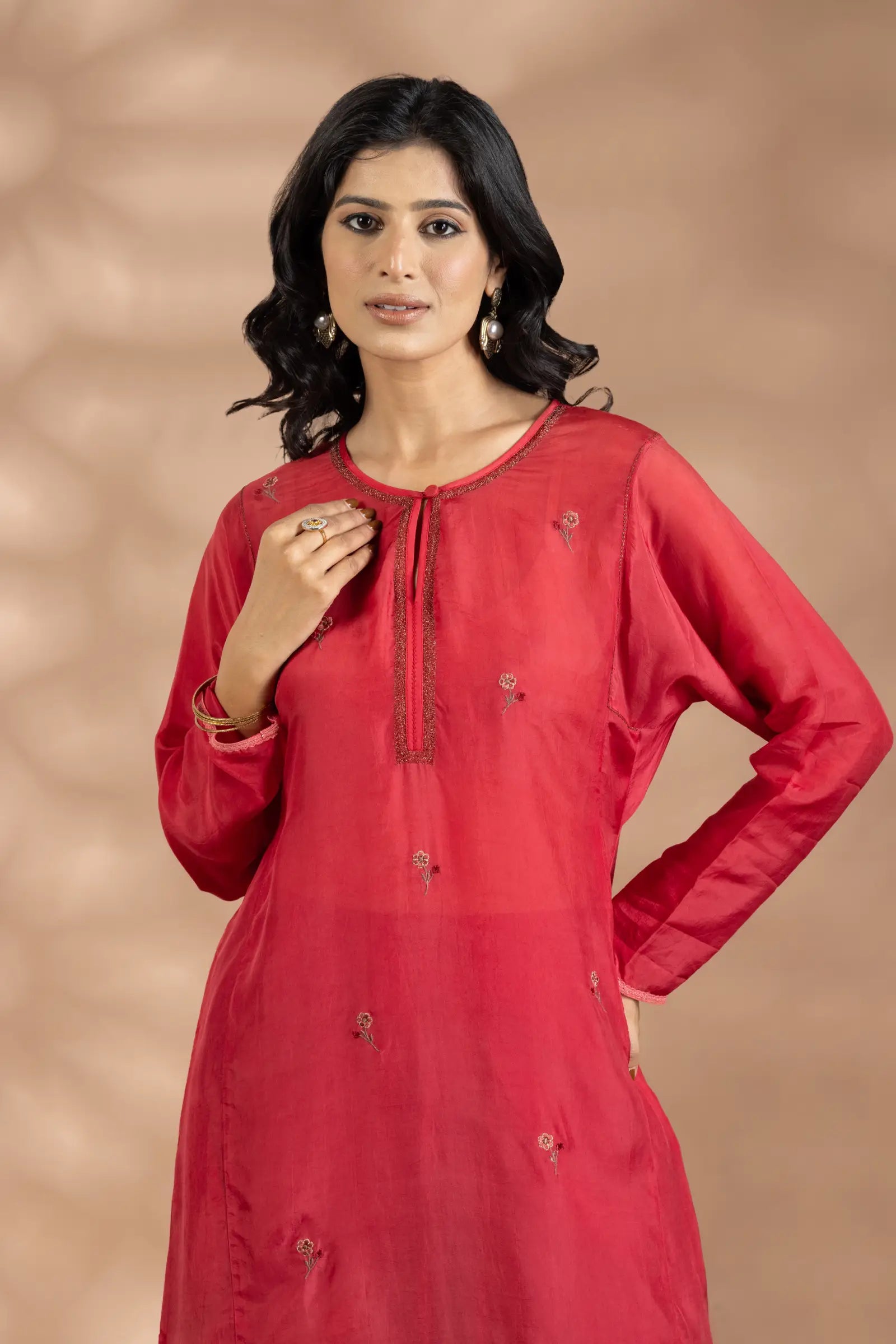 Round Neck Buti Kurta In Red