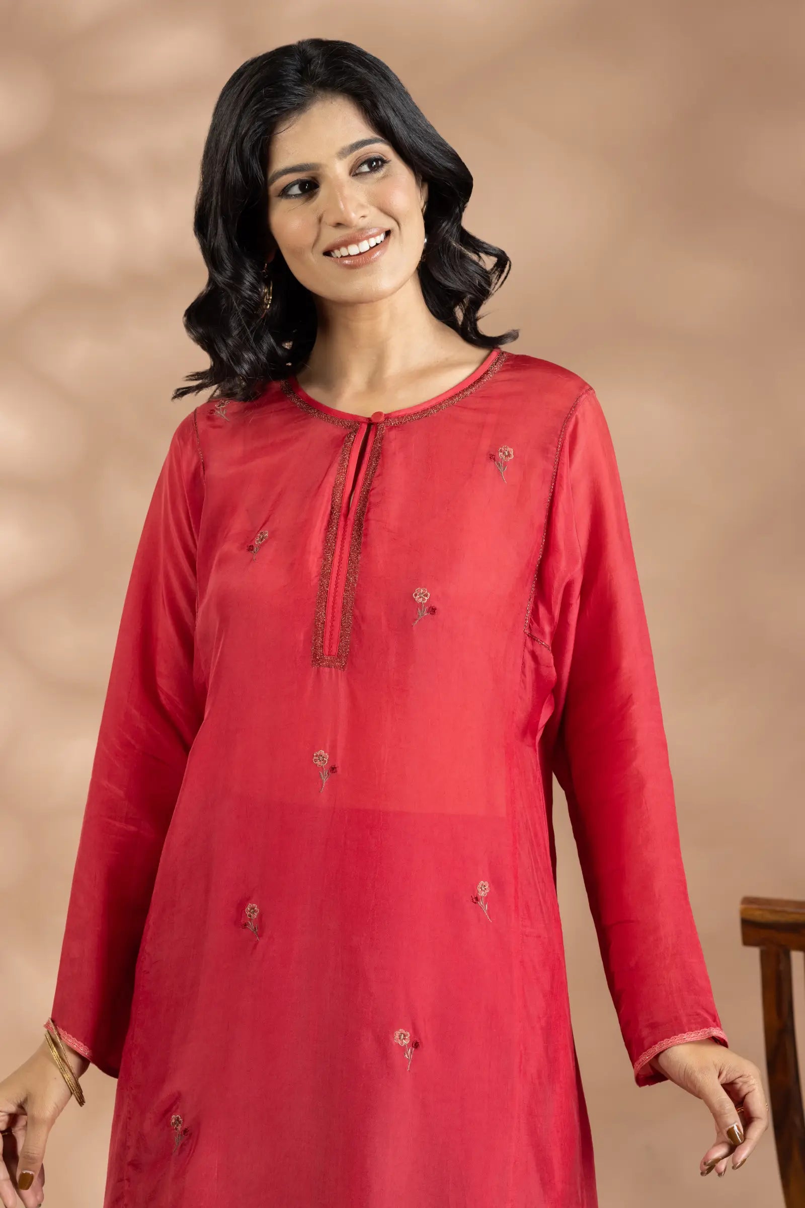 Round Neck Buti Kurta In Red