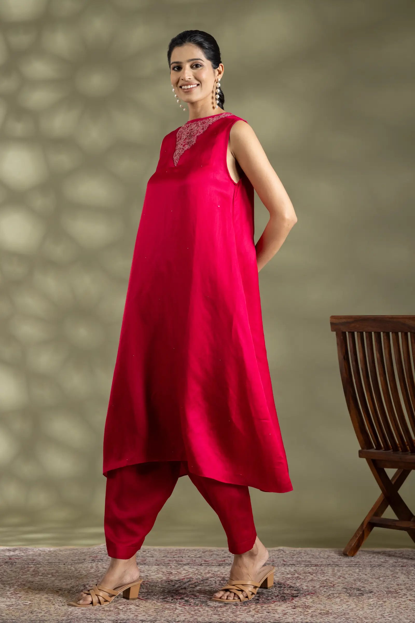 Nazakat Sleeve Less Kurta
