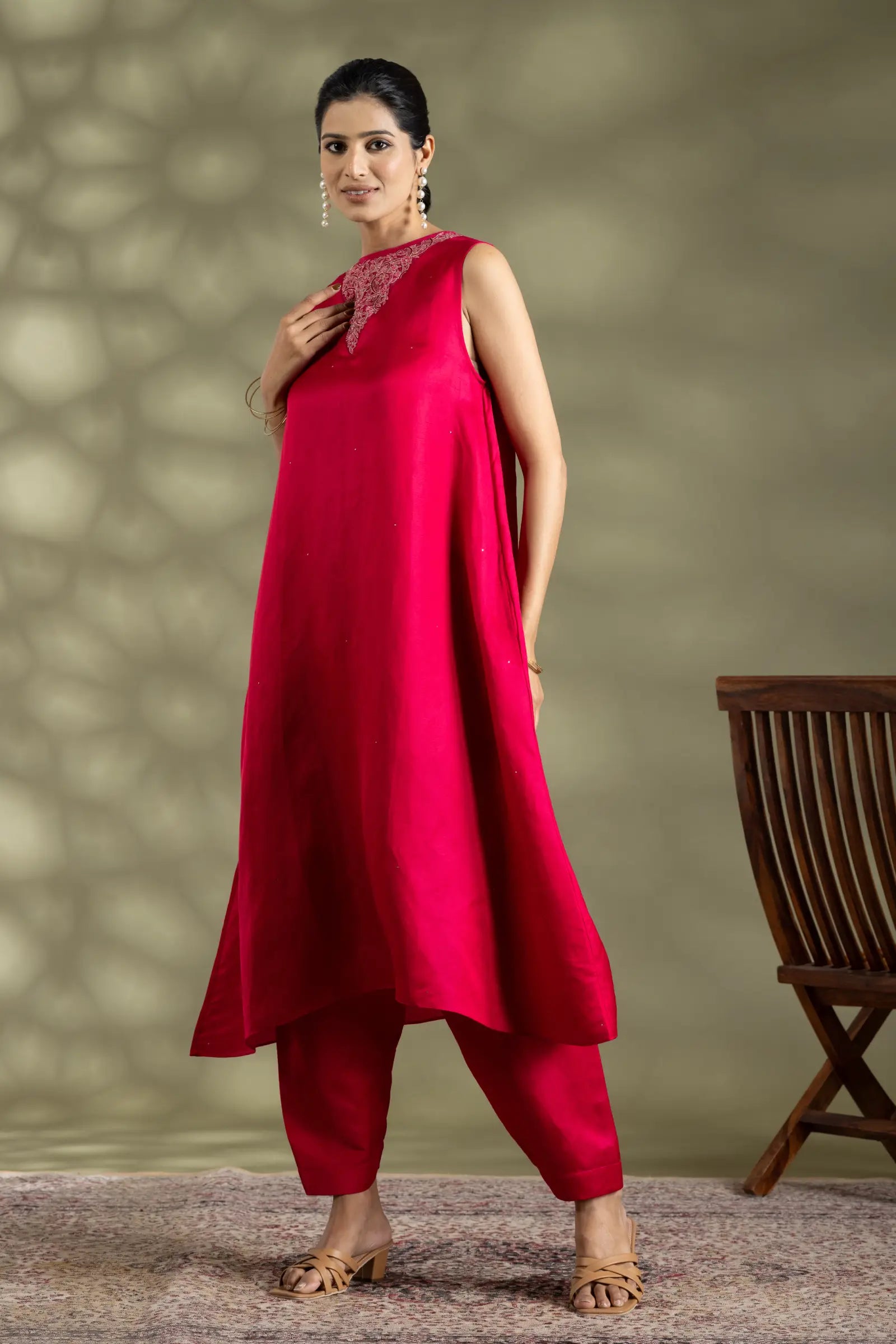 Nazakat Sleeve Less Kurta