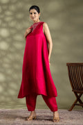 Nazakat Sleeve Less Kurta