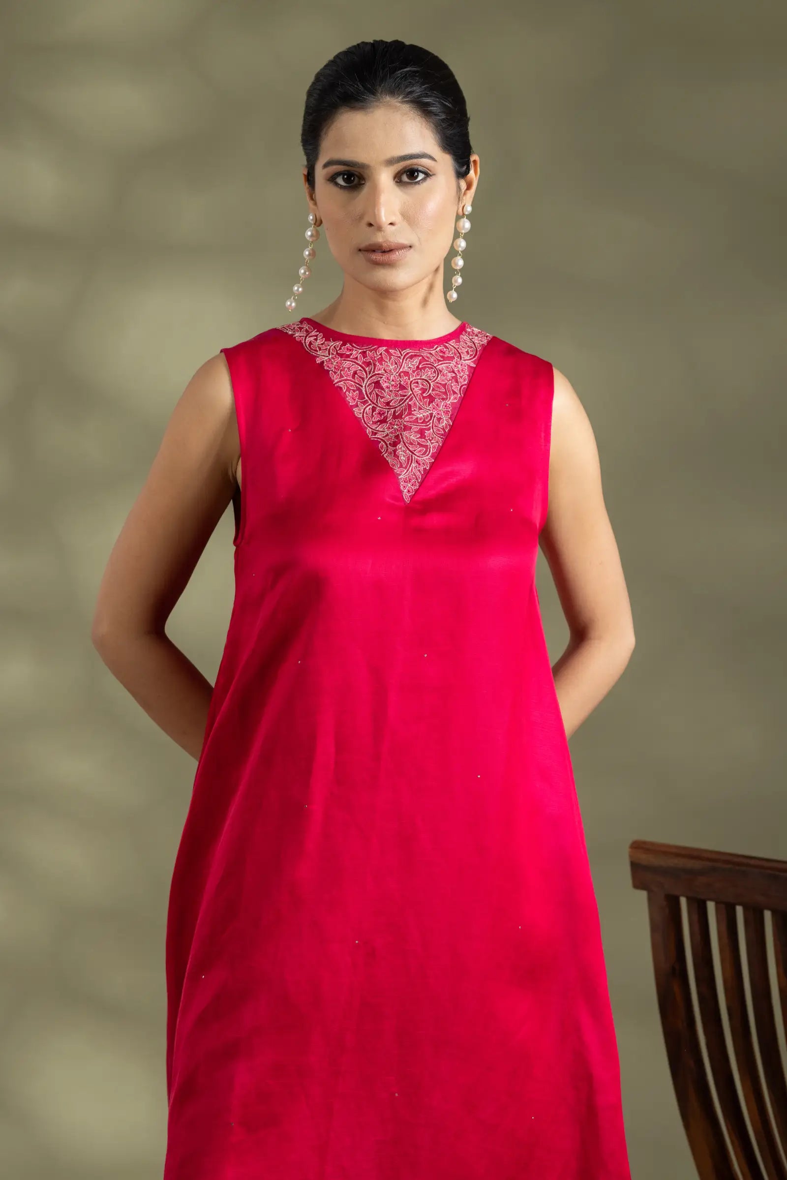 Nazakat Sleeve Less Kurta