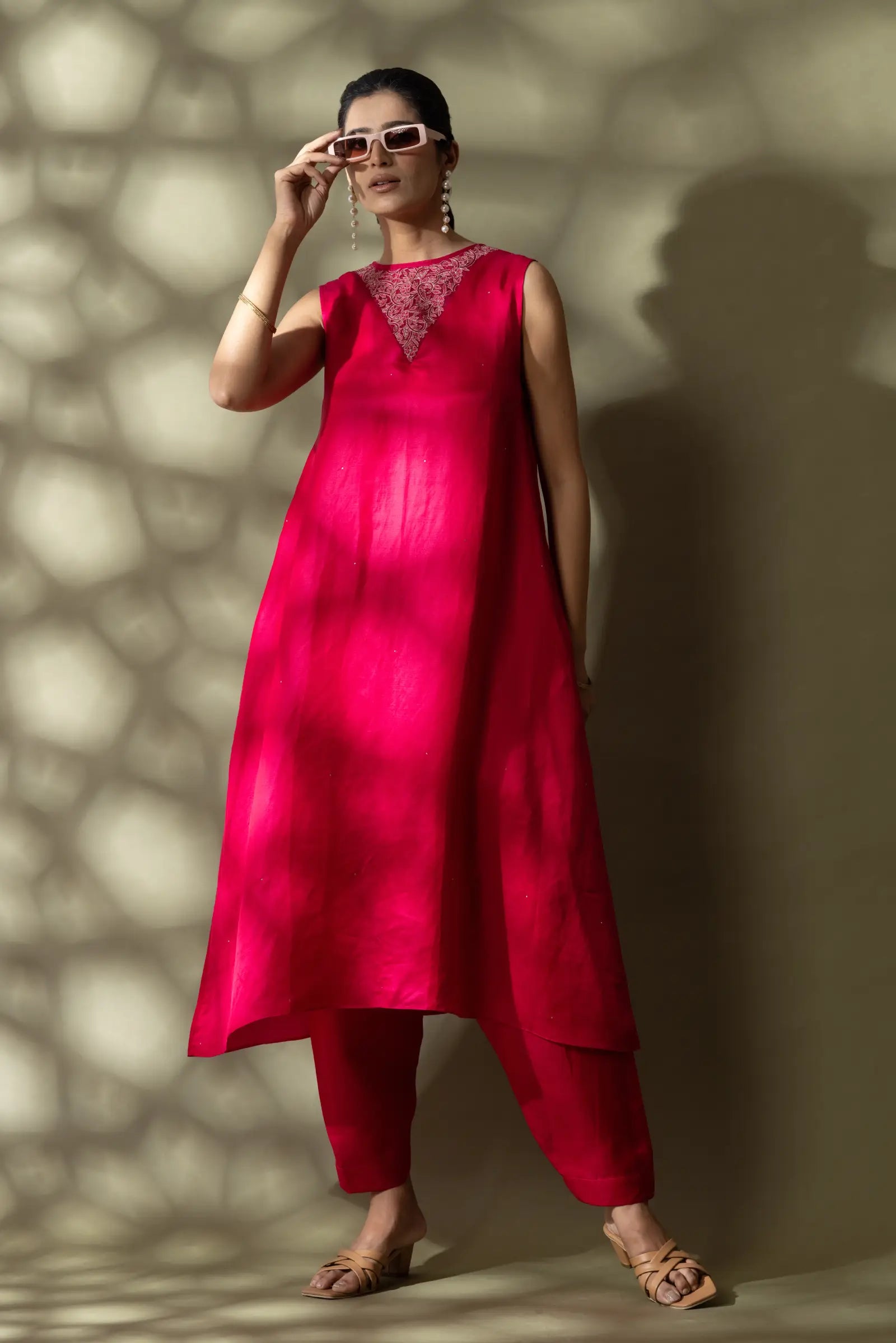 Nazakat Sleeve Less Kurta