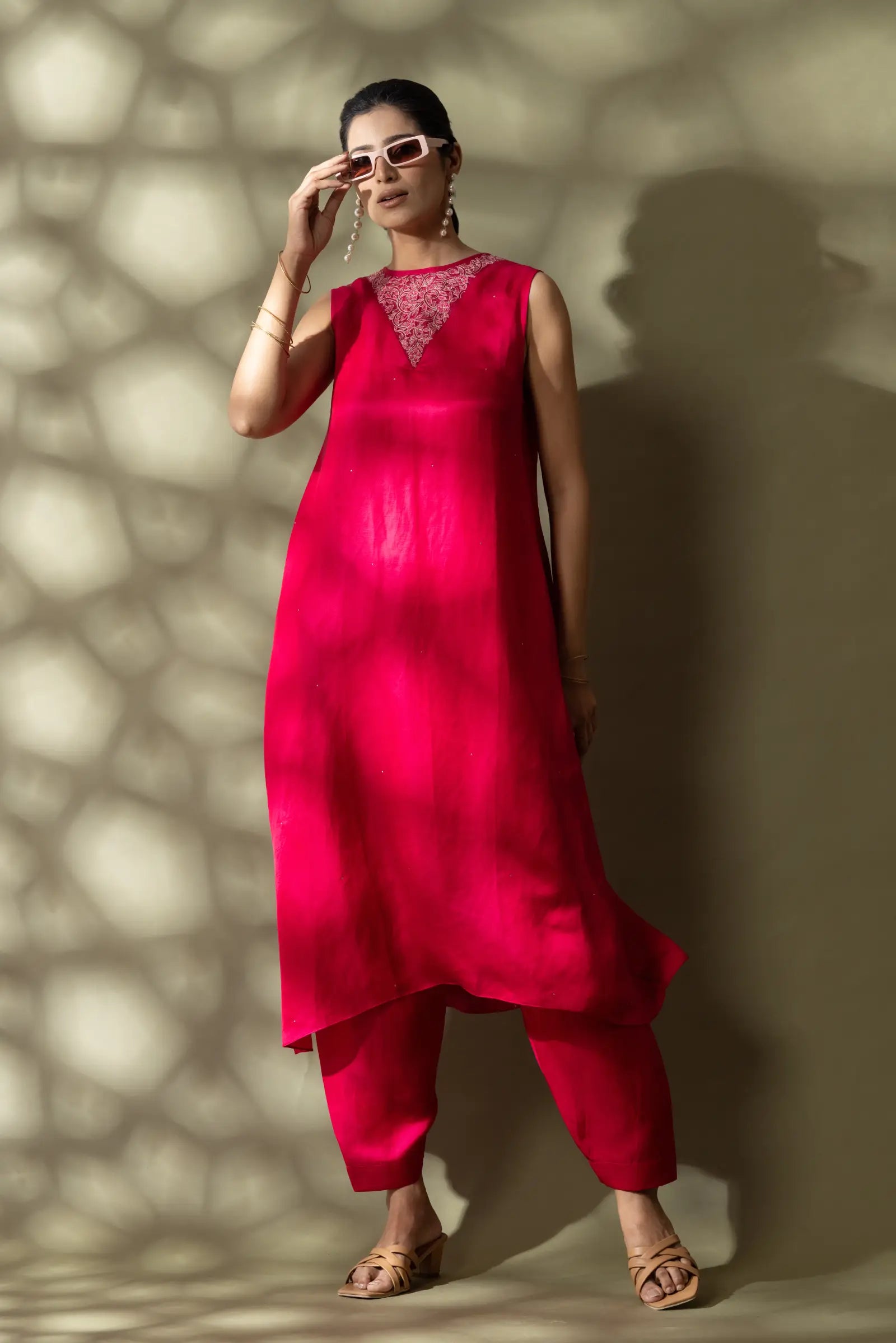 Nazakat Sleeve Less Kurta